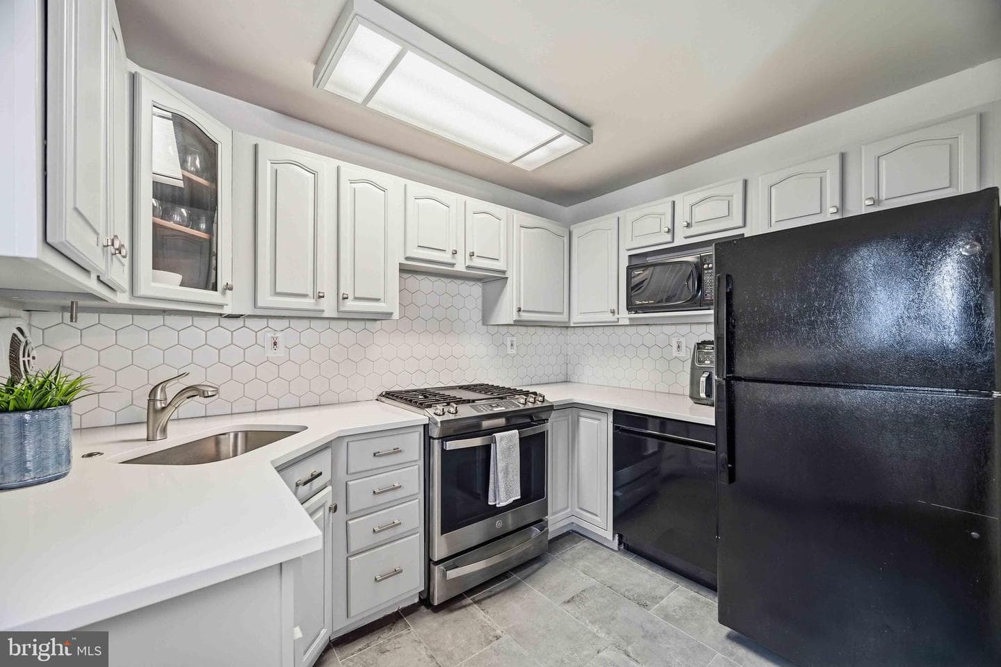 2452 Arlington Avenue photo 10