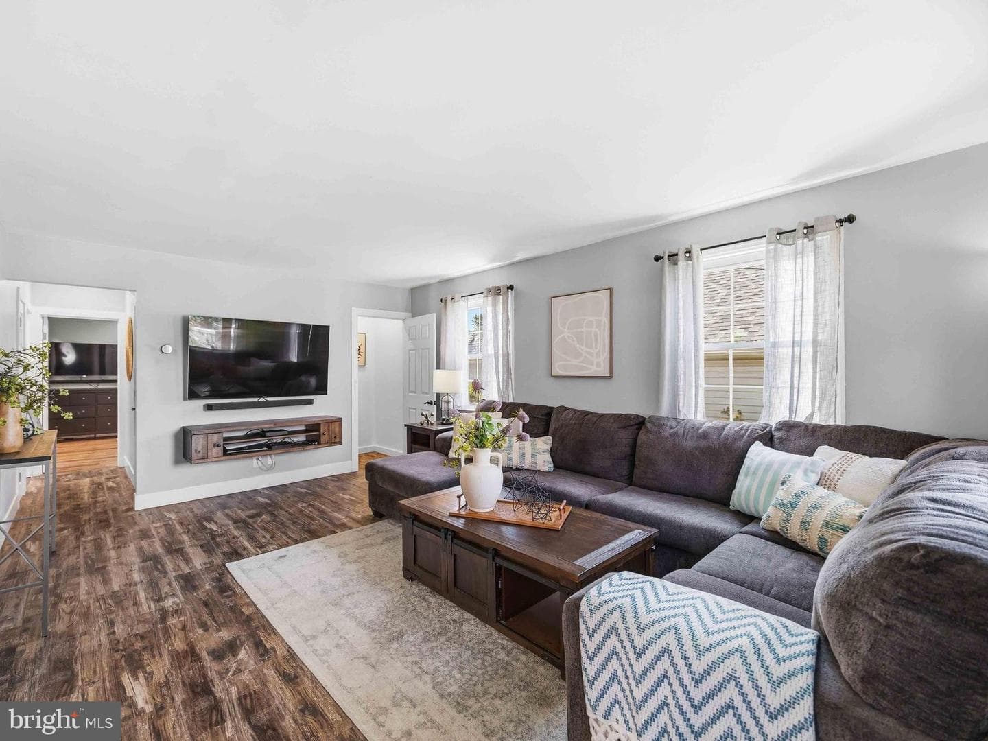 2452 Arlington Avenue photo 4
