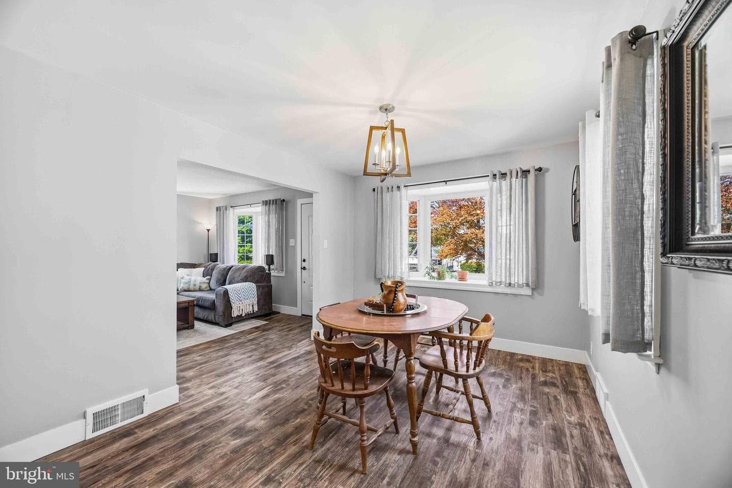2452 Arlington Avenue photo 9