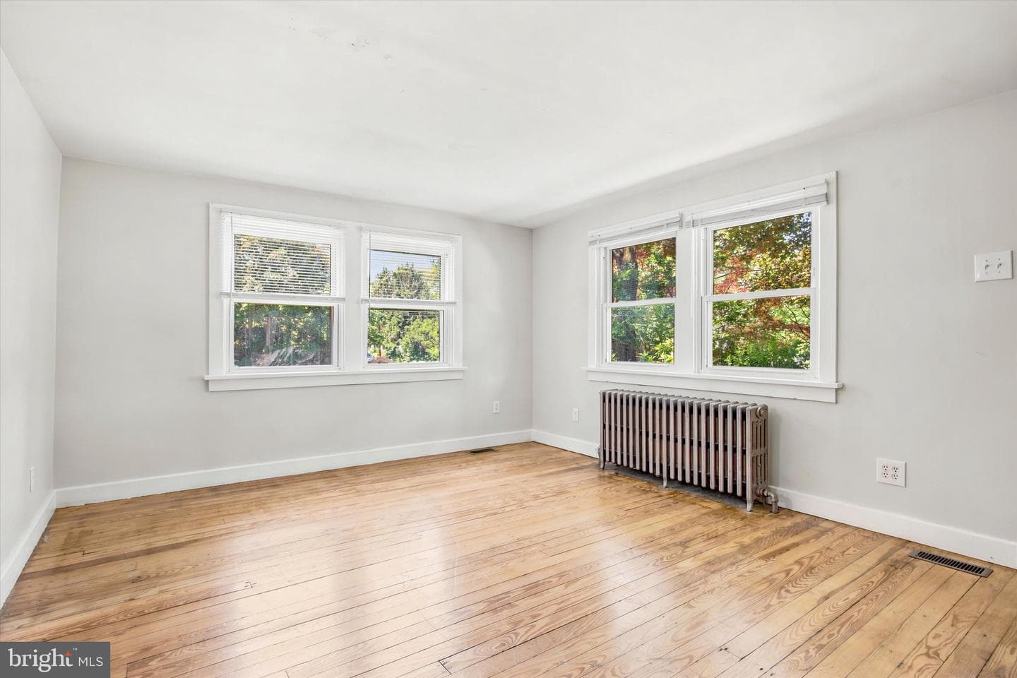 2339 E Vine Street photo 5
