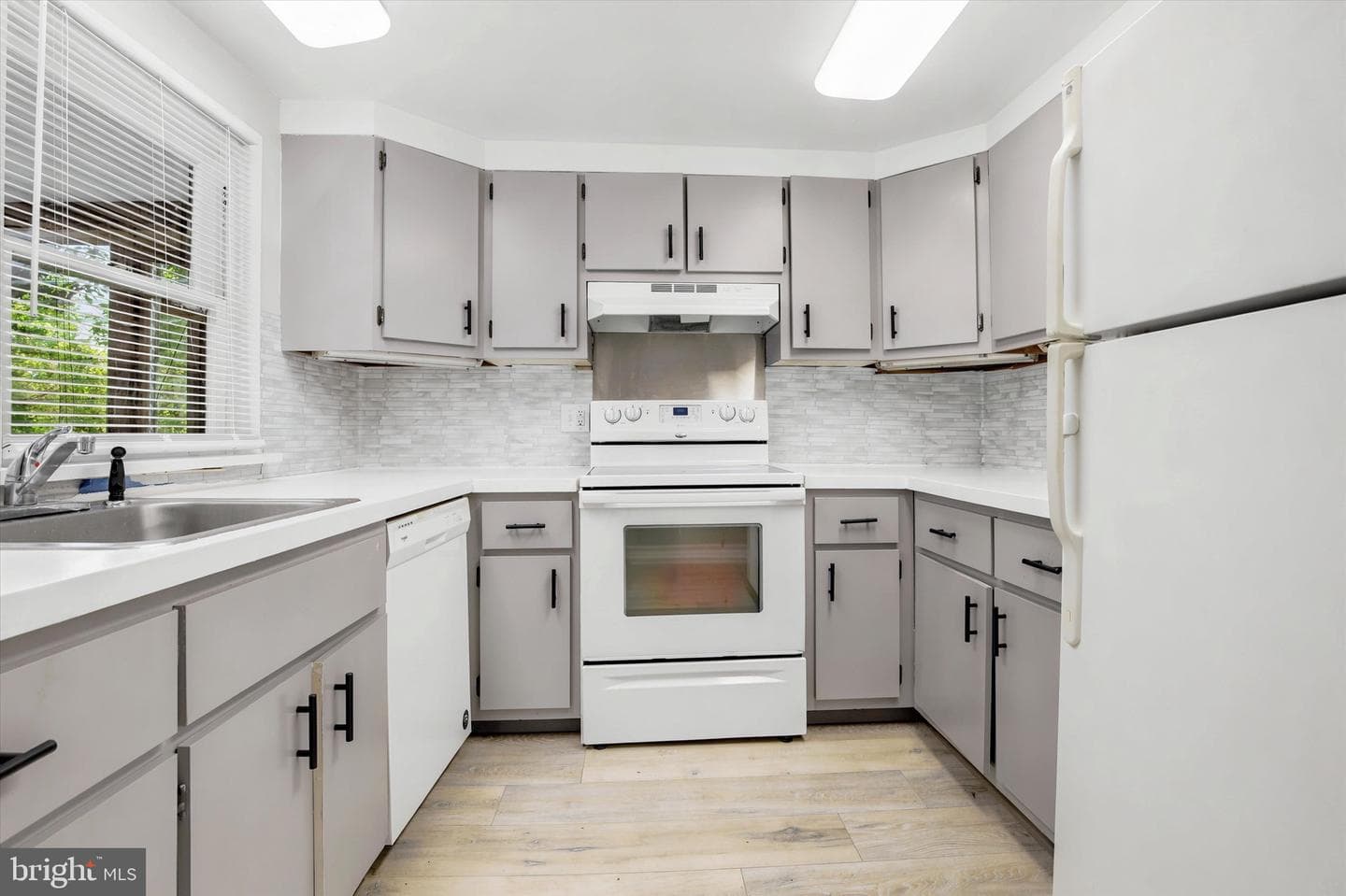 2339 E Vine Street photo 6