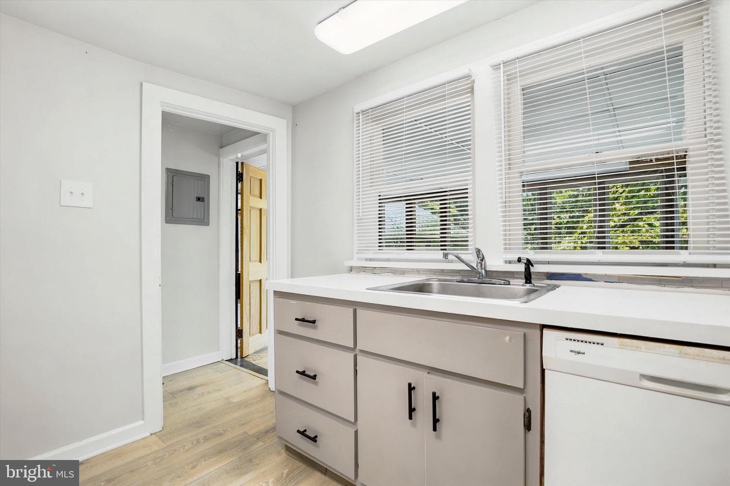 2339 E Vine Street photo 7