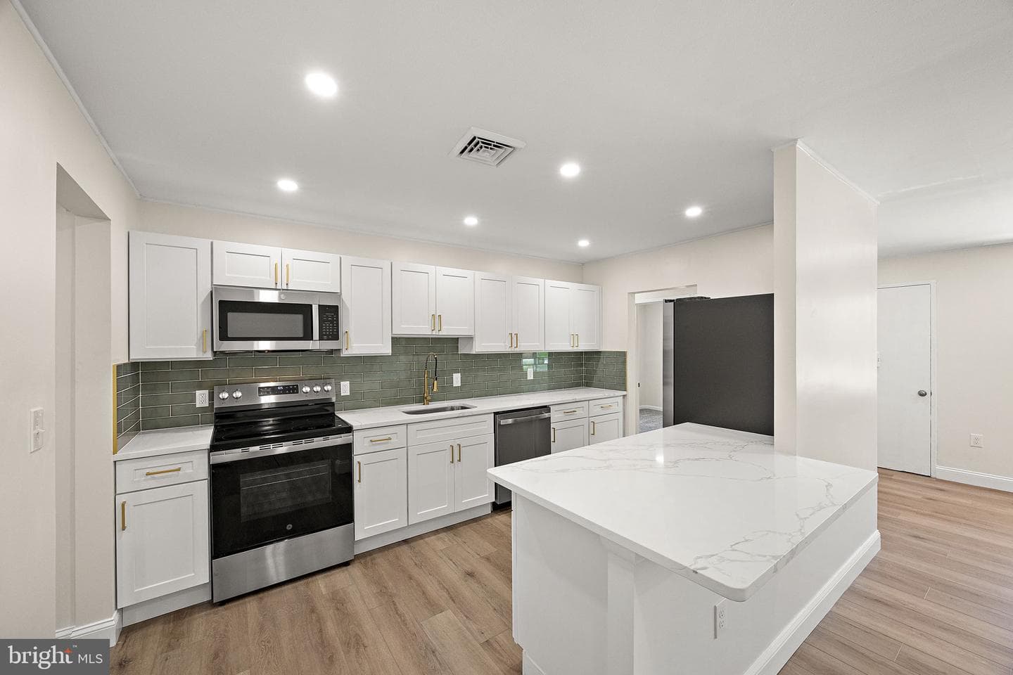 231 Orchard Lane photo 8