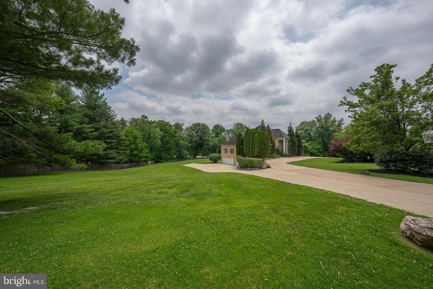 1041 Herkness Drive photo 86