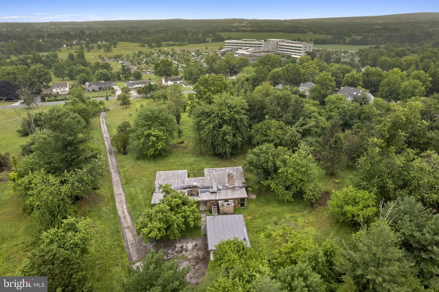2935 Whitehall Road photo 3