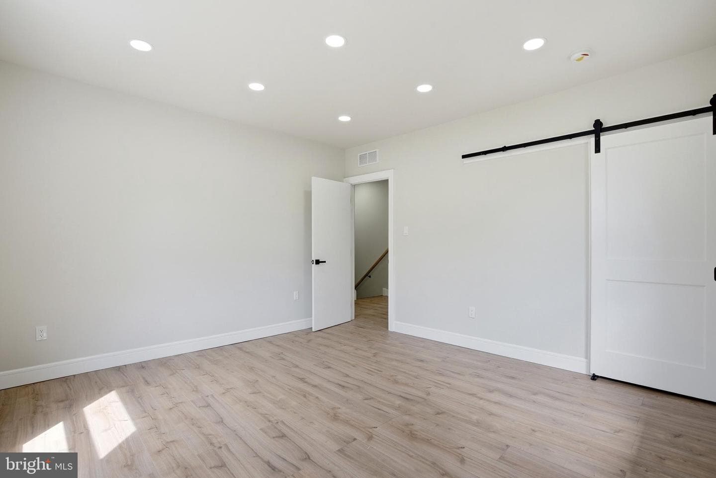 249 Washington Lane photo 28