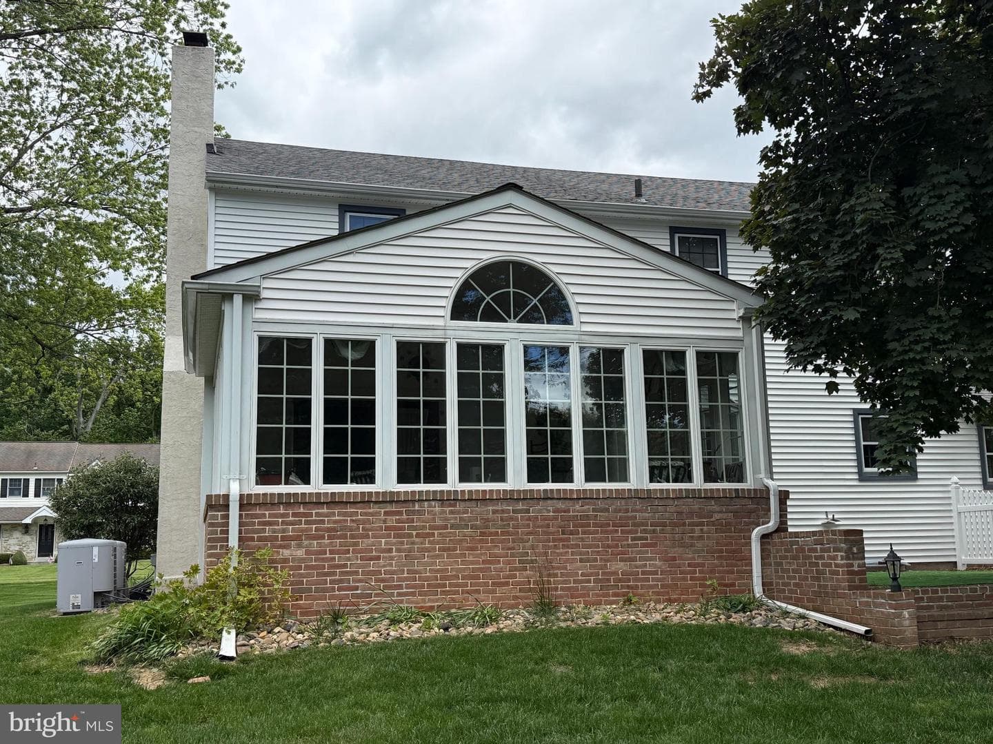 1038 Hickory Drive photo 2