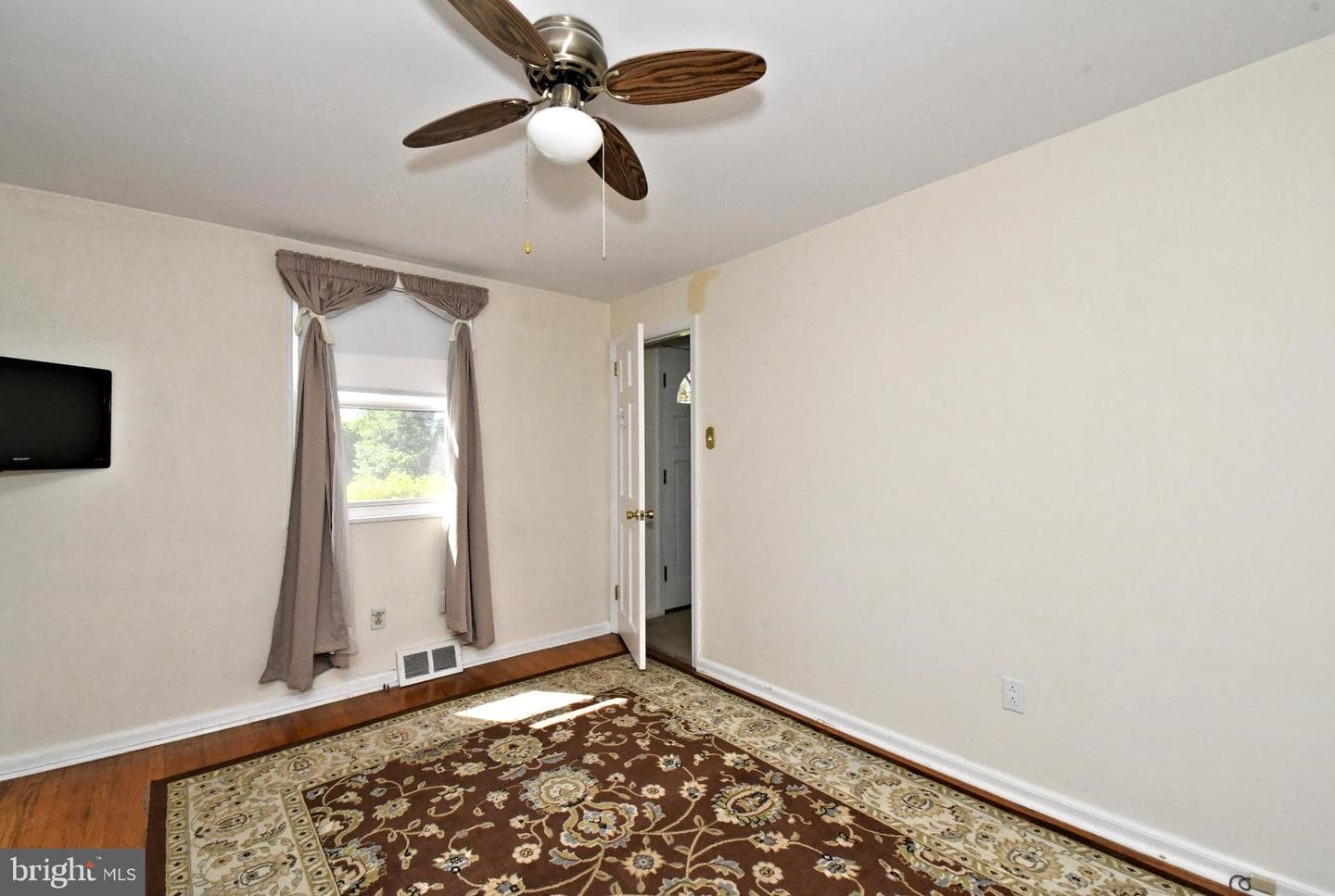 610 Topsfield Road photo 15