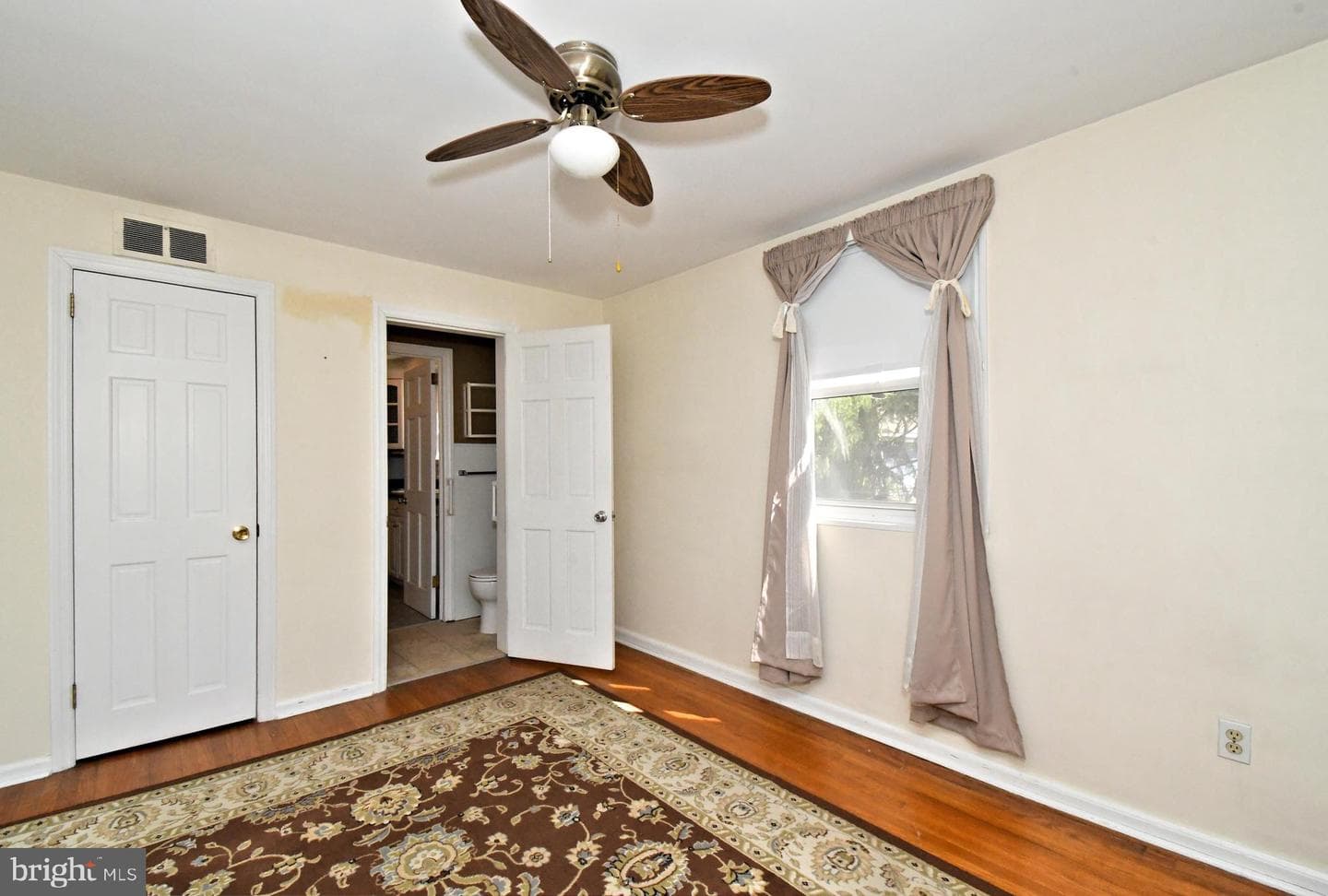 610 Topsfield Road photo 16