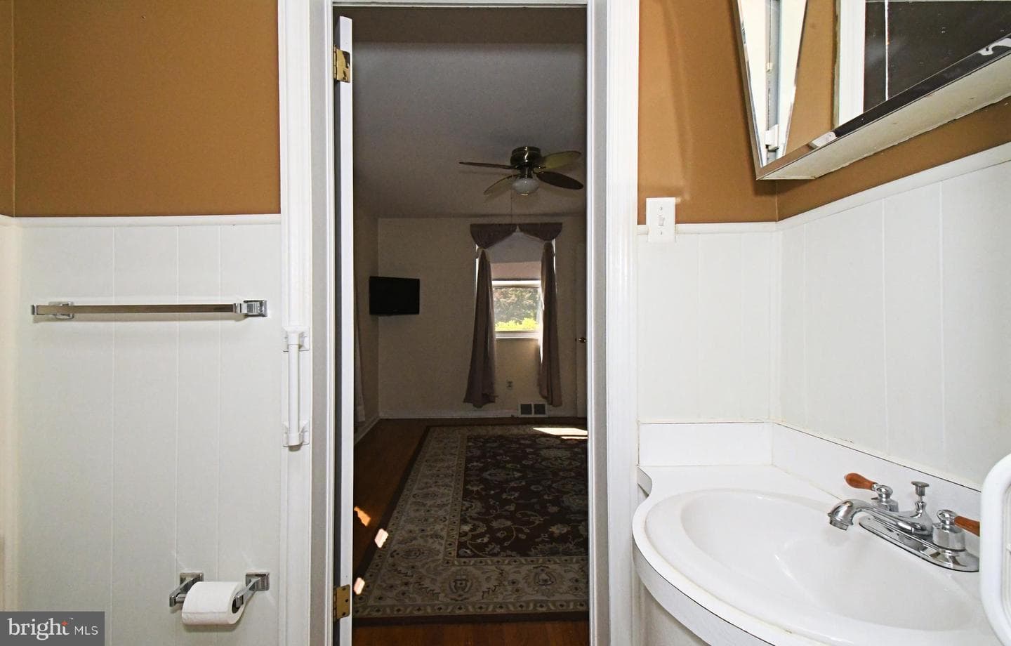 610 Topsfield Road photo 18