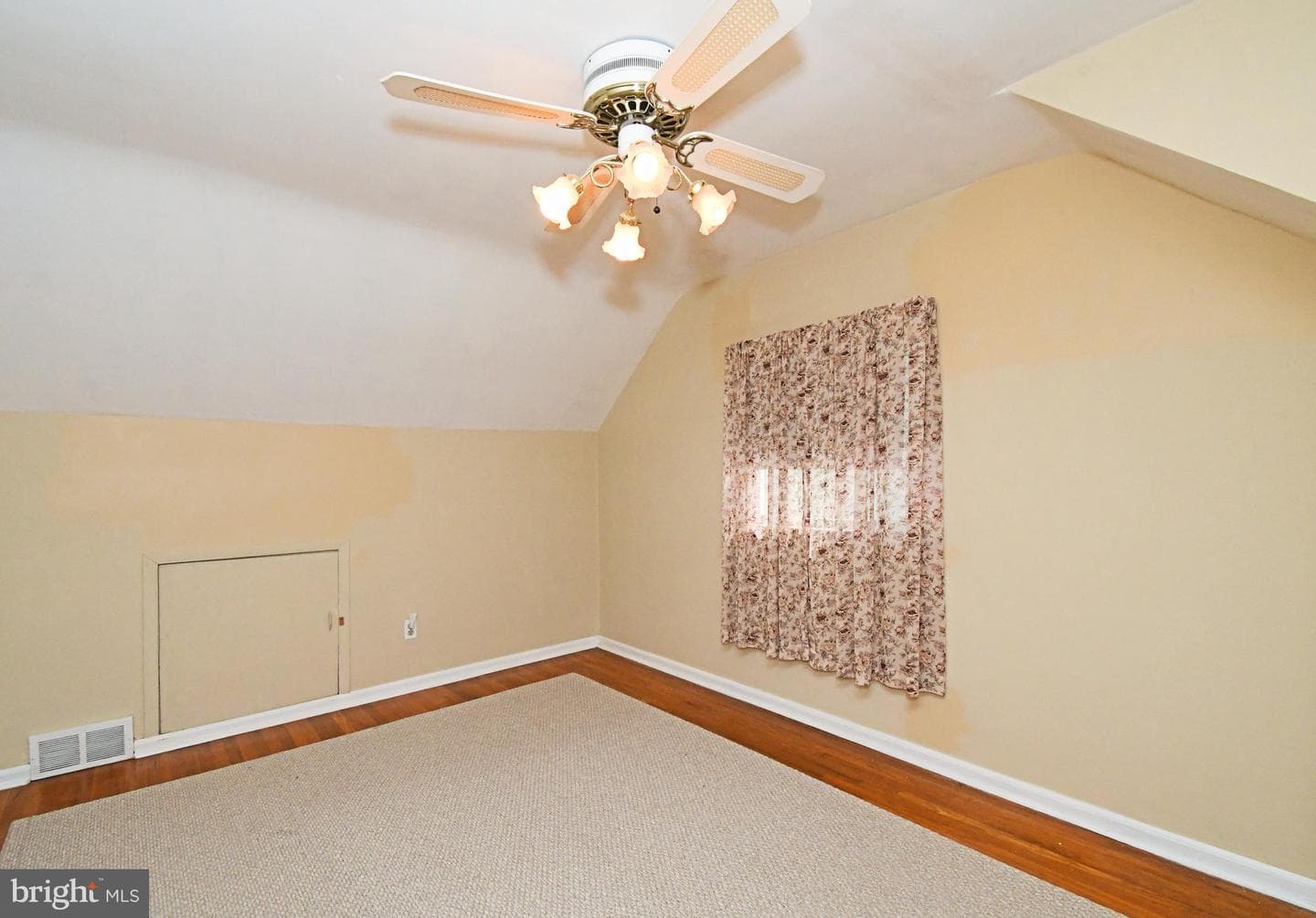 610 Topsfield Road photo 23