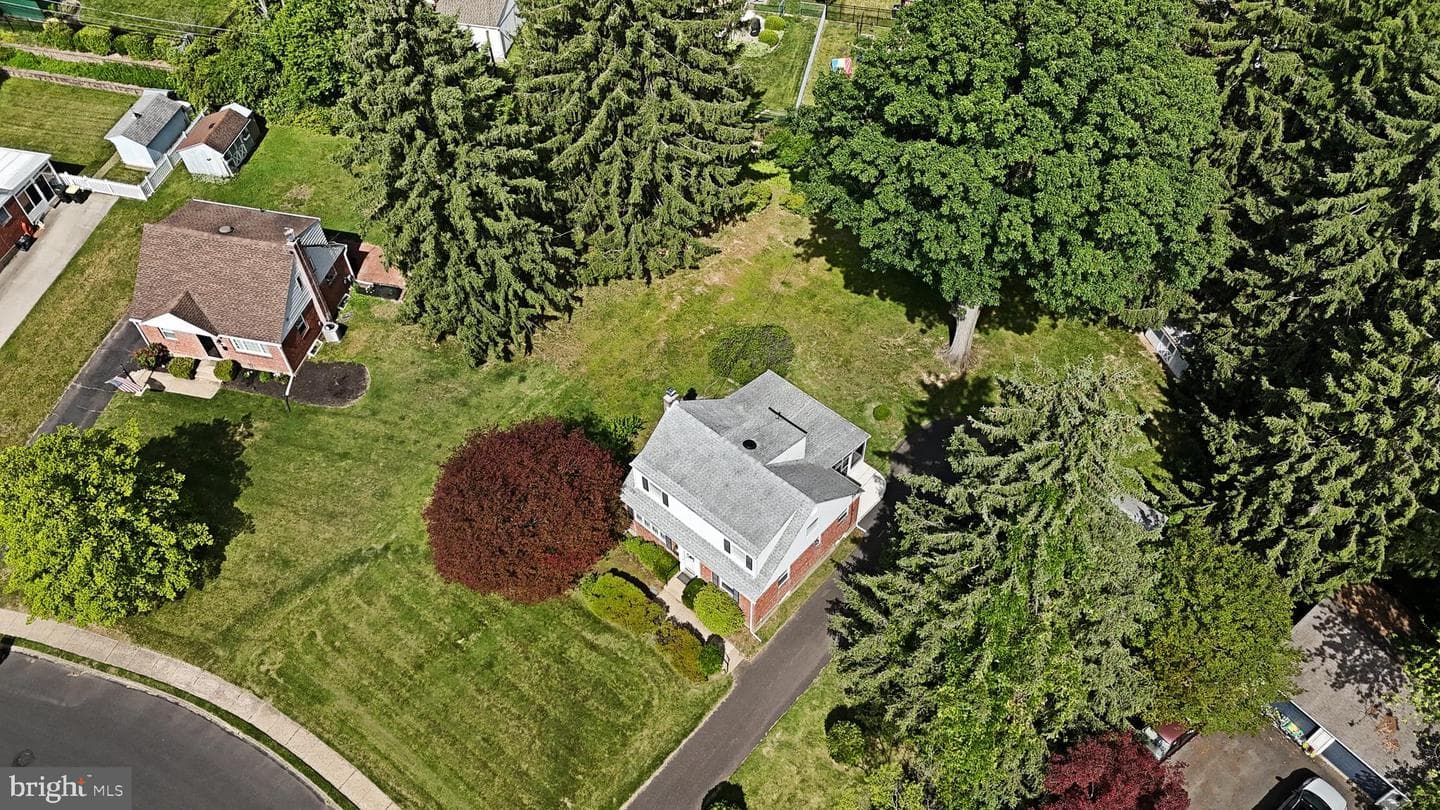 610 Topsfield Road photo 3