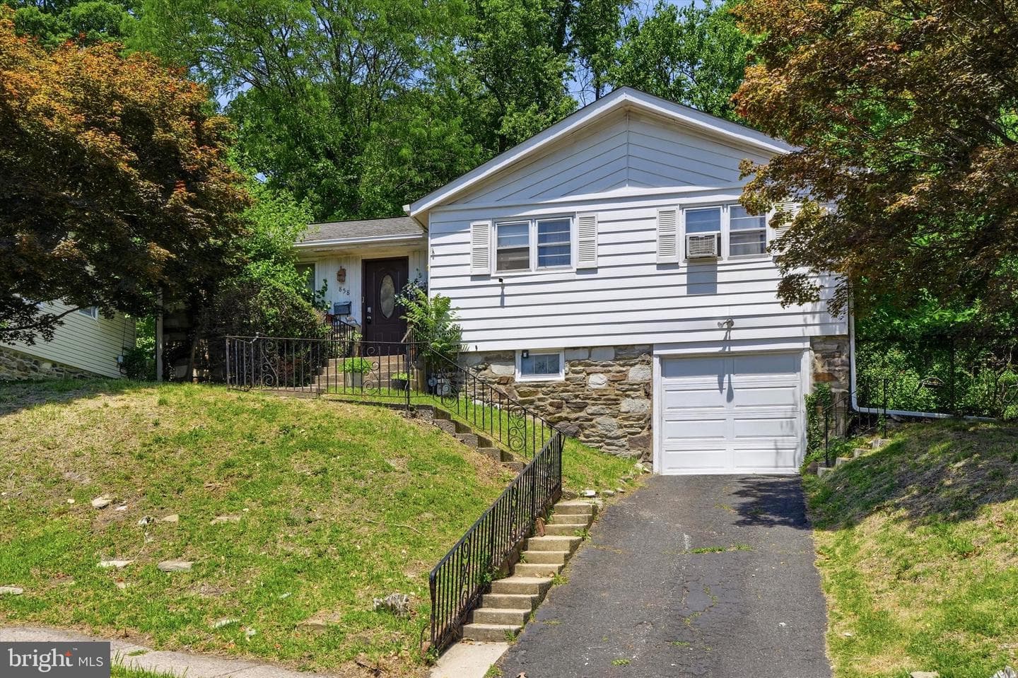 858 Hilldale Road, Glenside