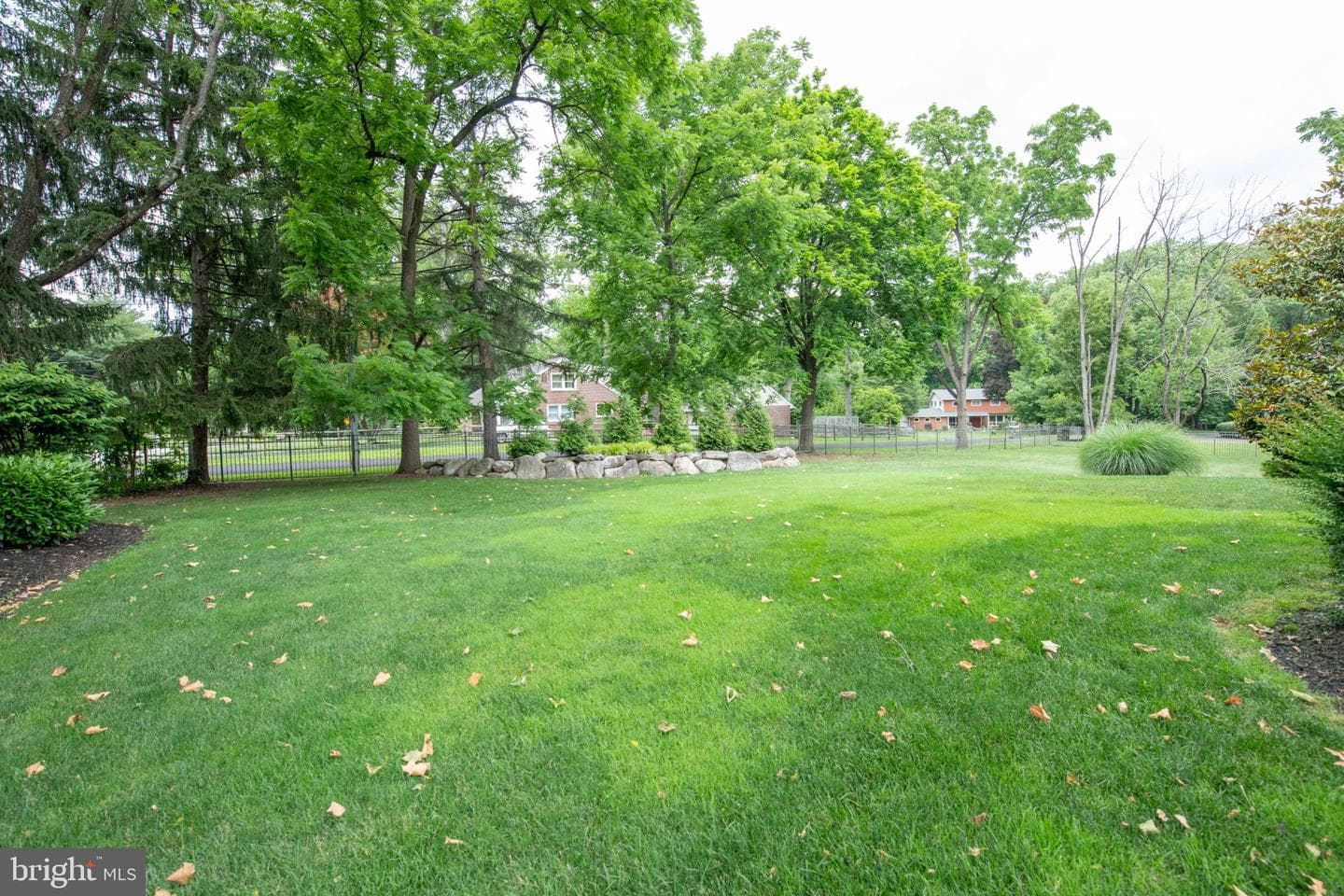711 Moredon Road photo 35
