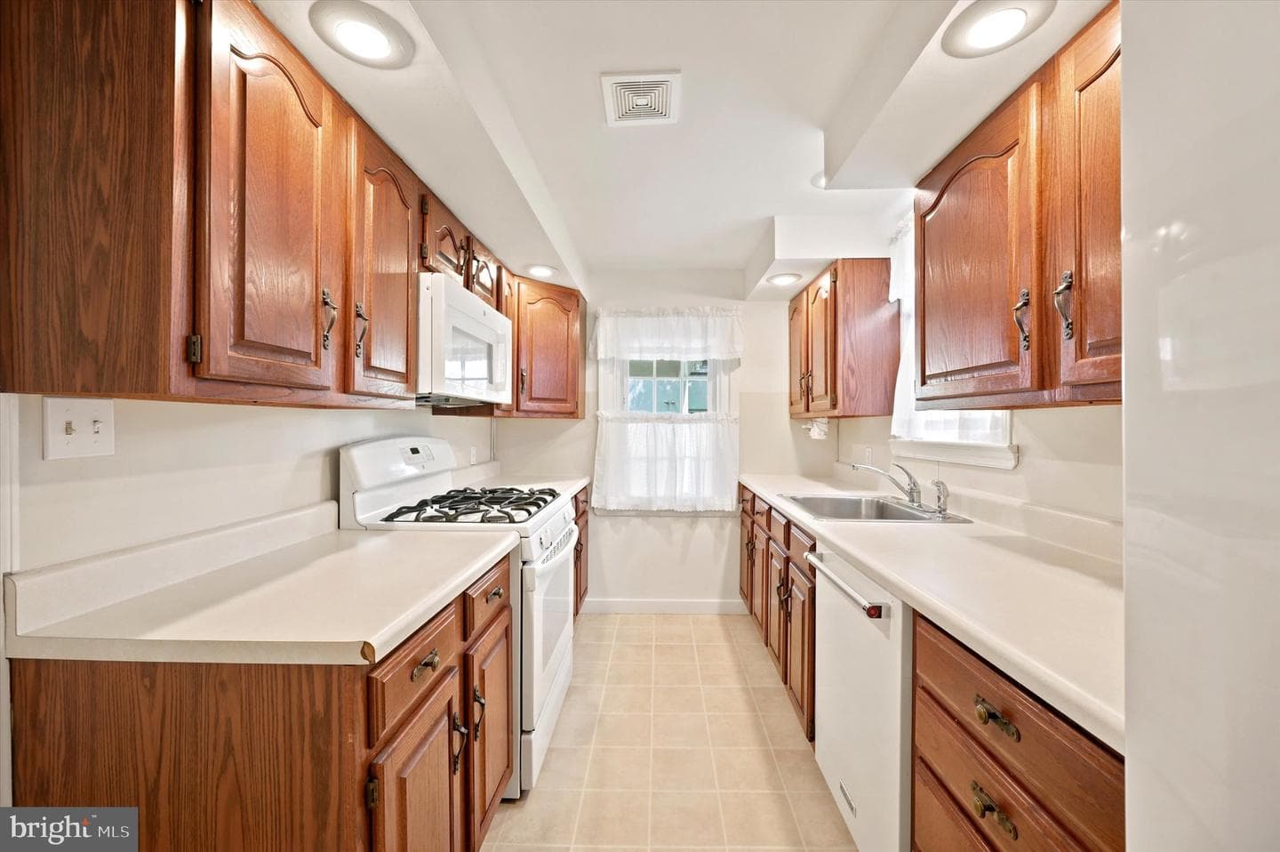 901 E Mermaid photo 13
