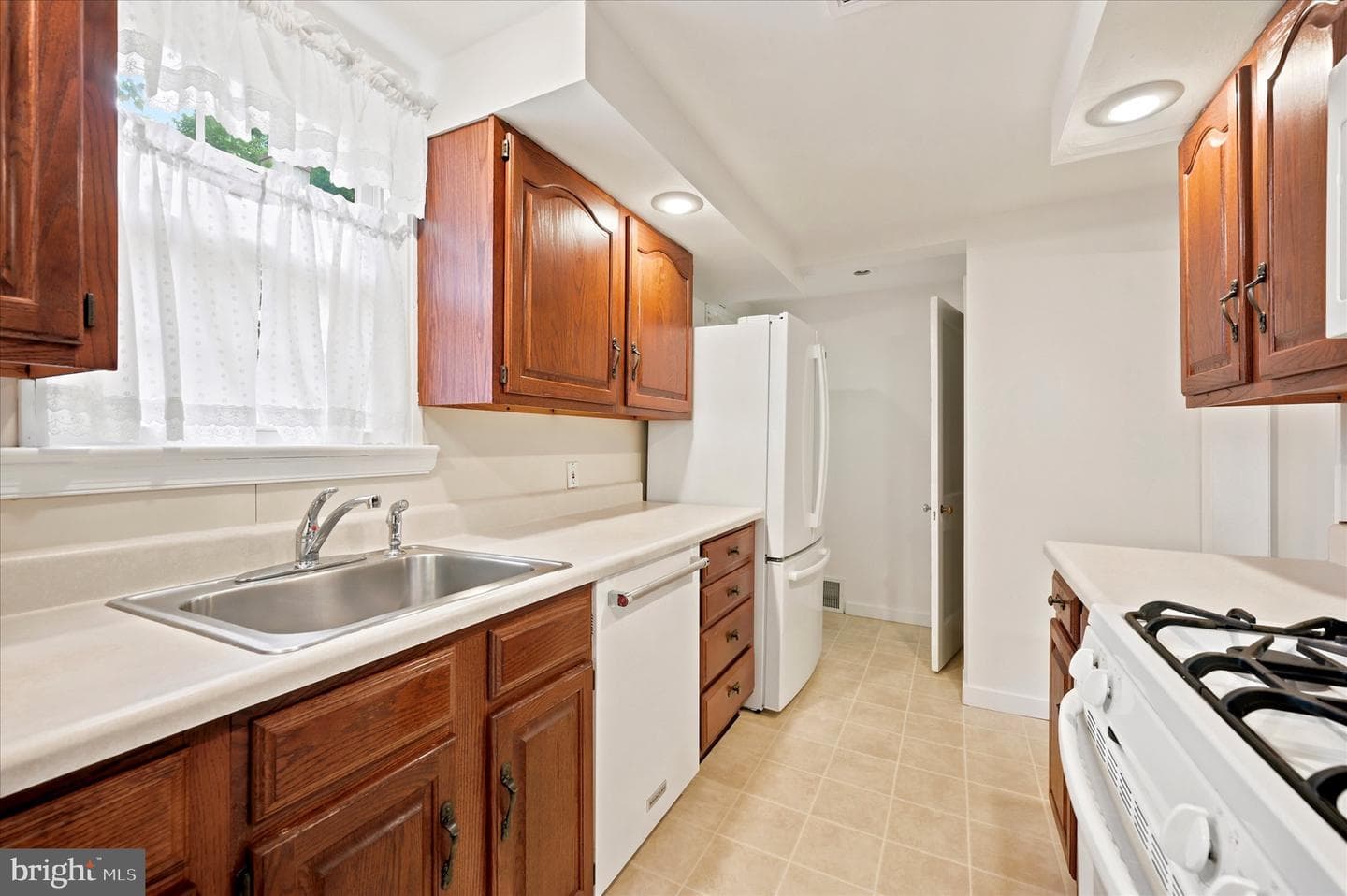 901 E Mermaid photo 14