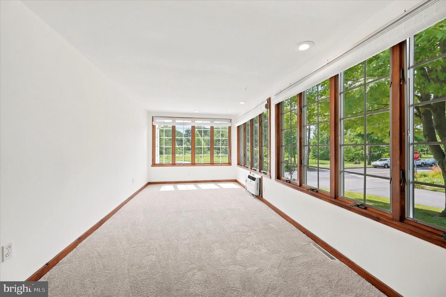 901 E Mermaid photo 17