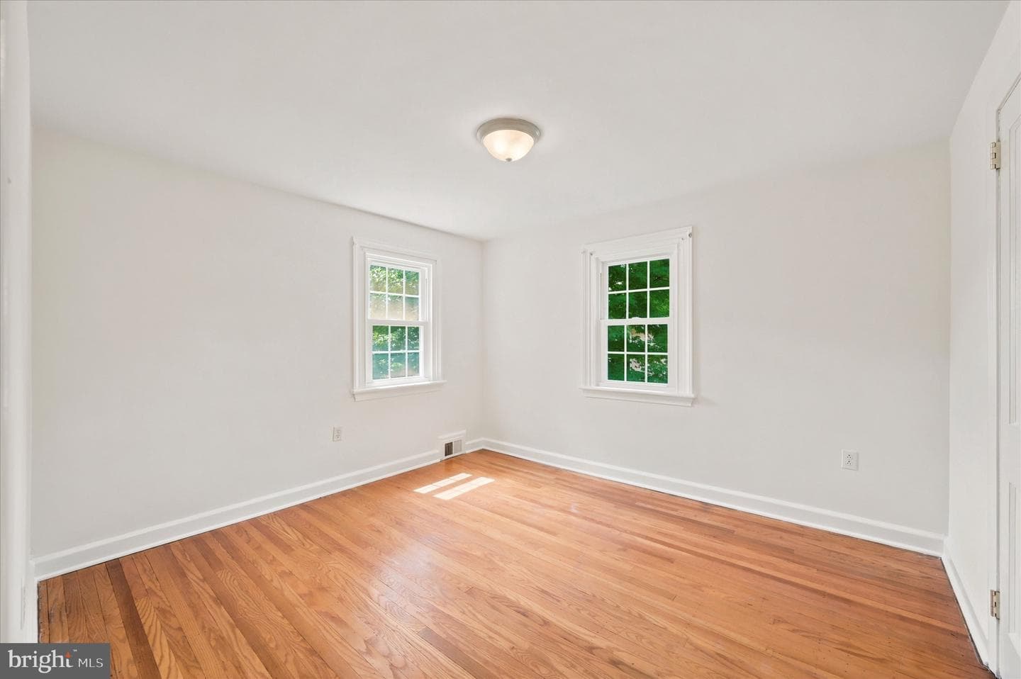 901 E Mermaid photo 26