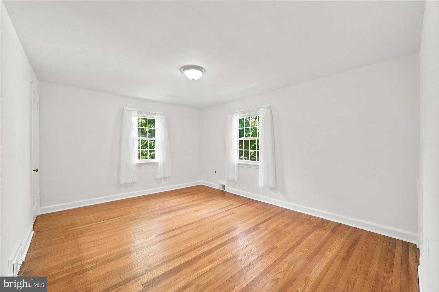 901 E Mermaid photo 27