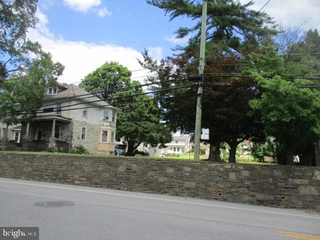 222 E North Lane photo 4