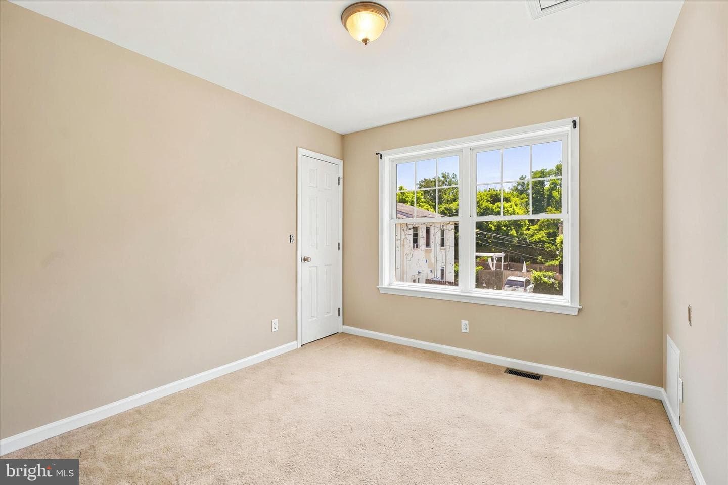205 S Locust Street photo 16