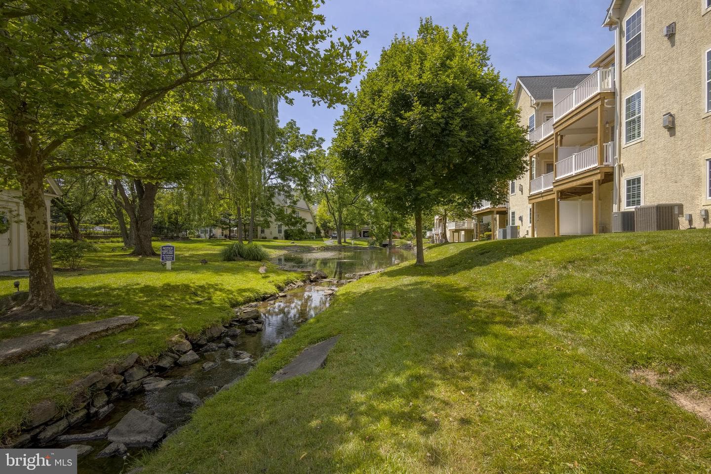 16 Jefferson Crossing Boulevard photo 33