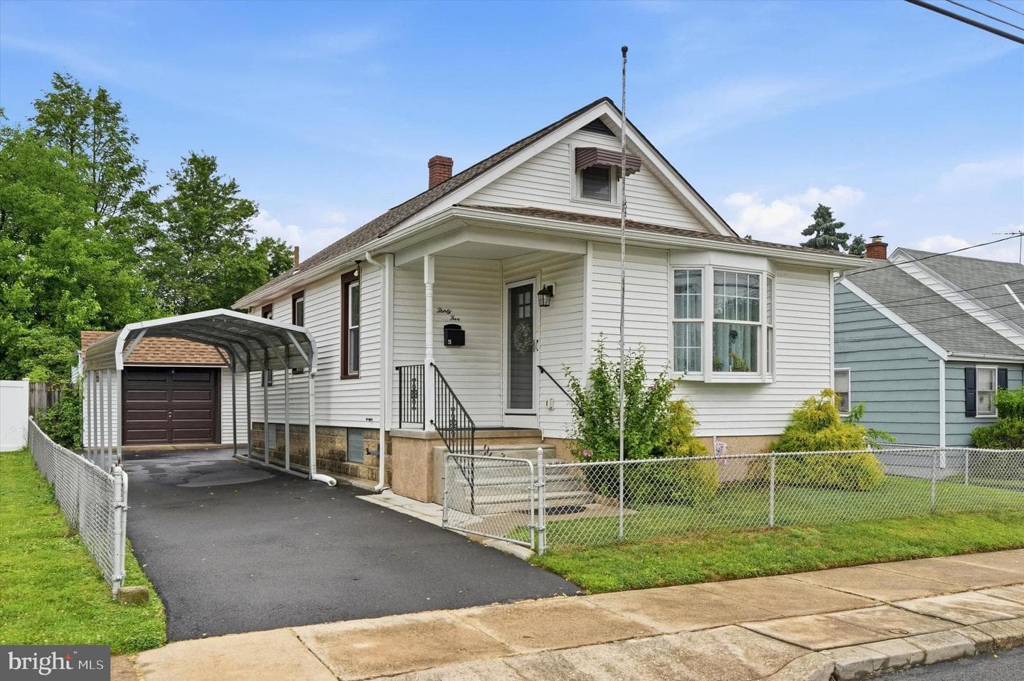 35 Elm Avenue photo 3