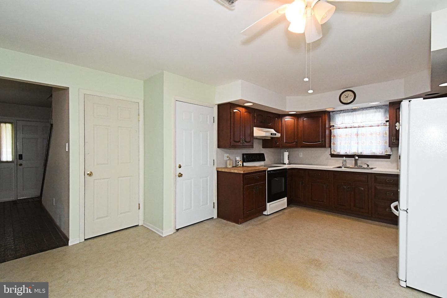 836 N Cedar Road photo 15