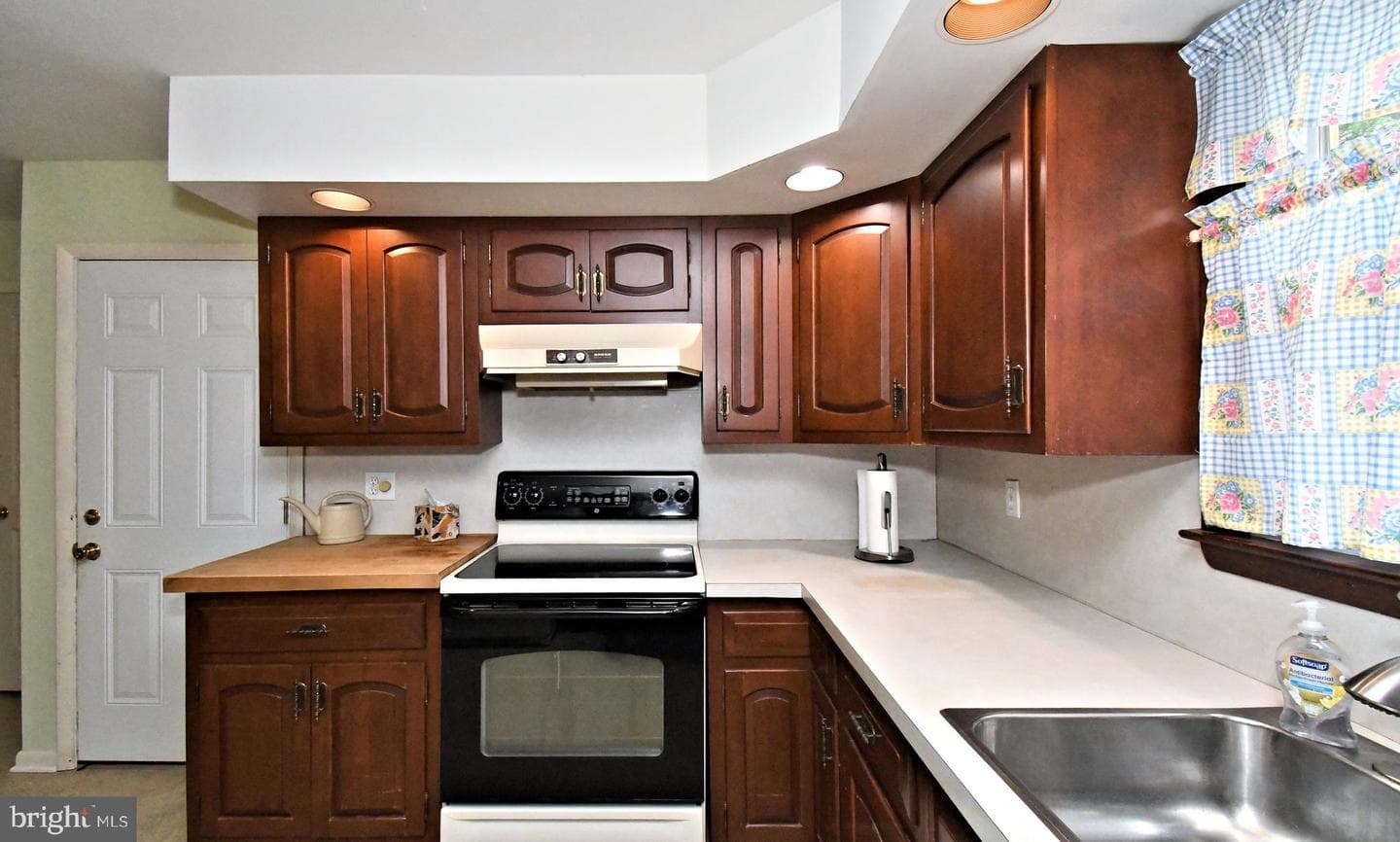 836 N Cedar Road photo 19