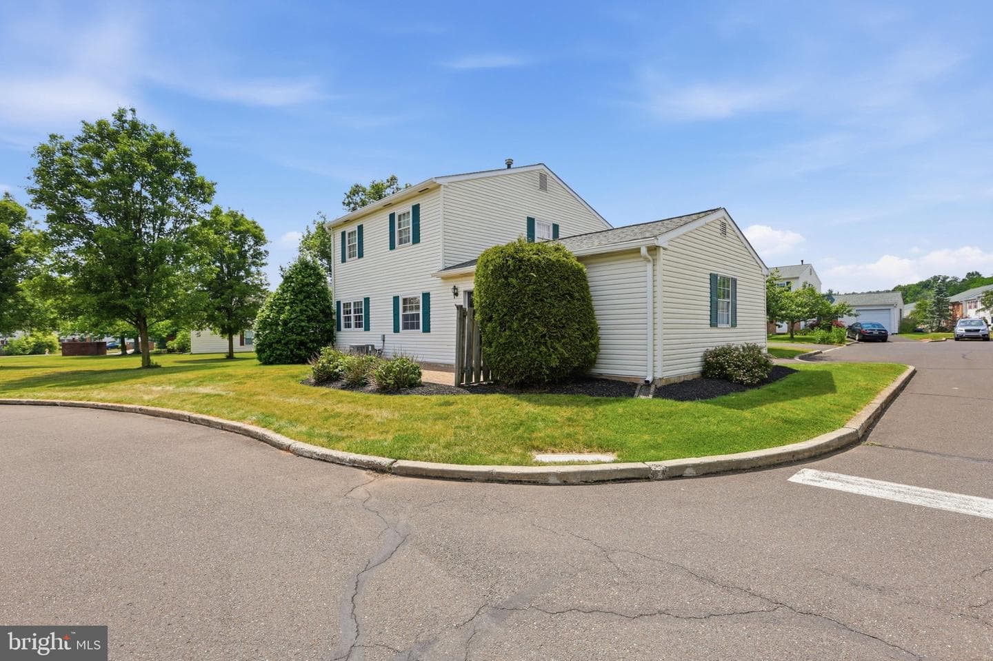 1725 Rosedale photo 3