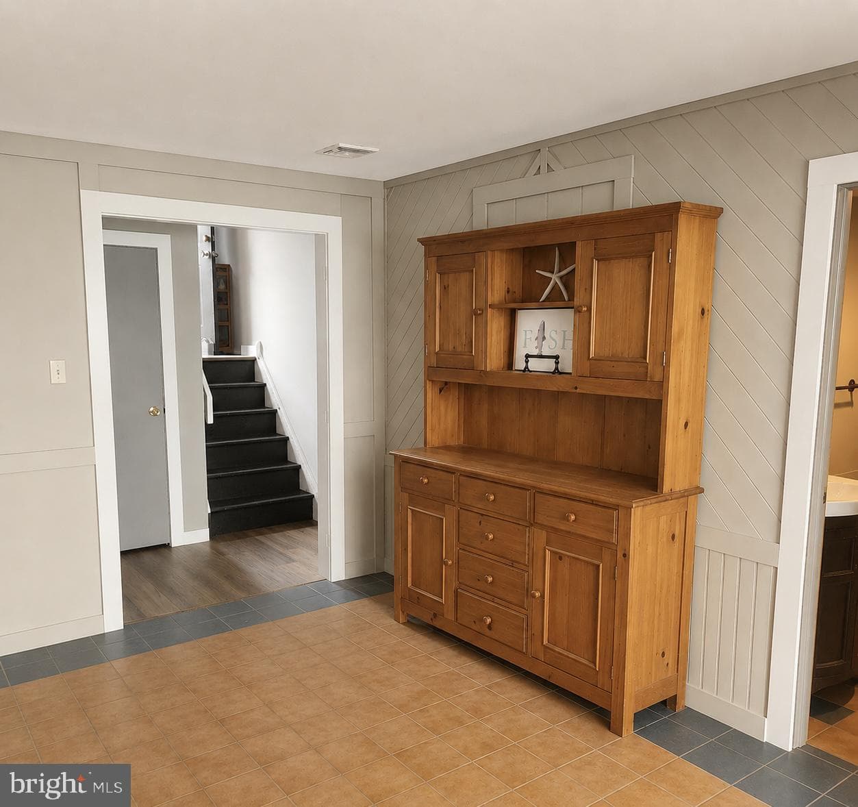 355 Stonehaven Drive photo 16