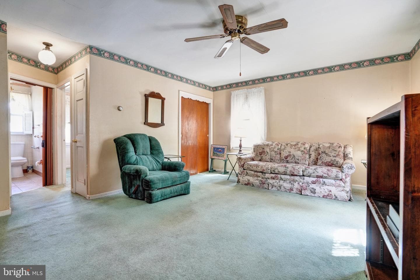 813 N Adams Street photo 17