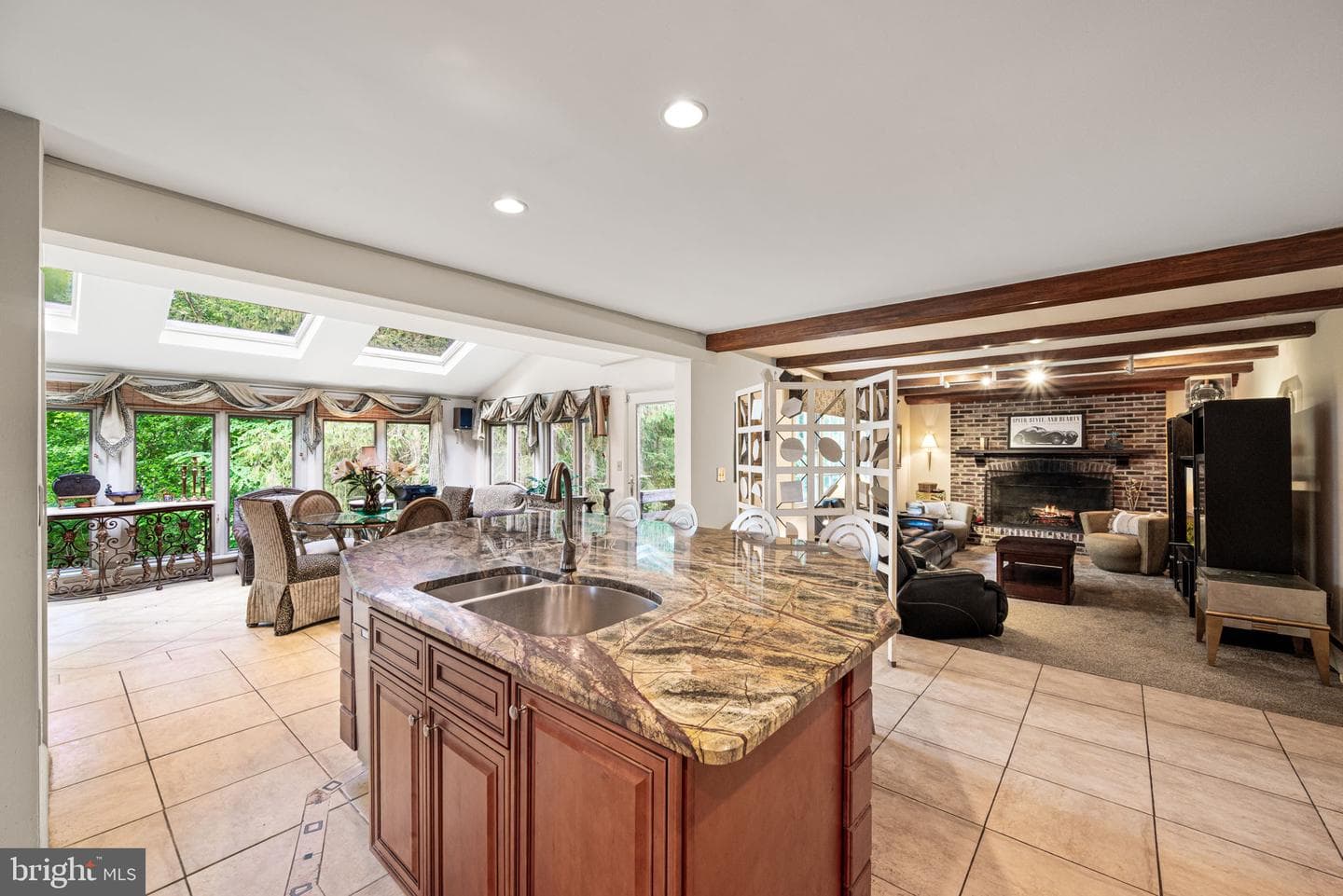 2169 Harts Lane photo 8