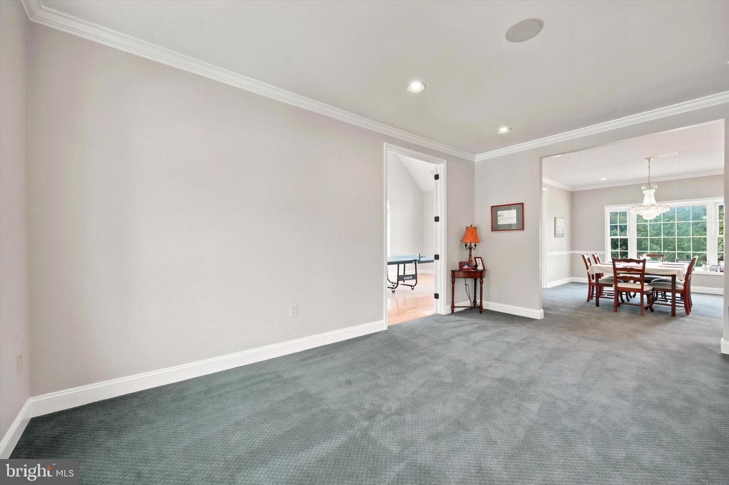 581 Hawthorne Lane photo 8