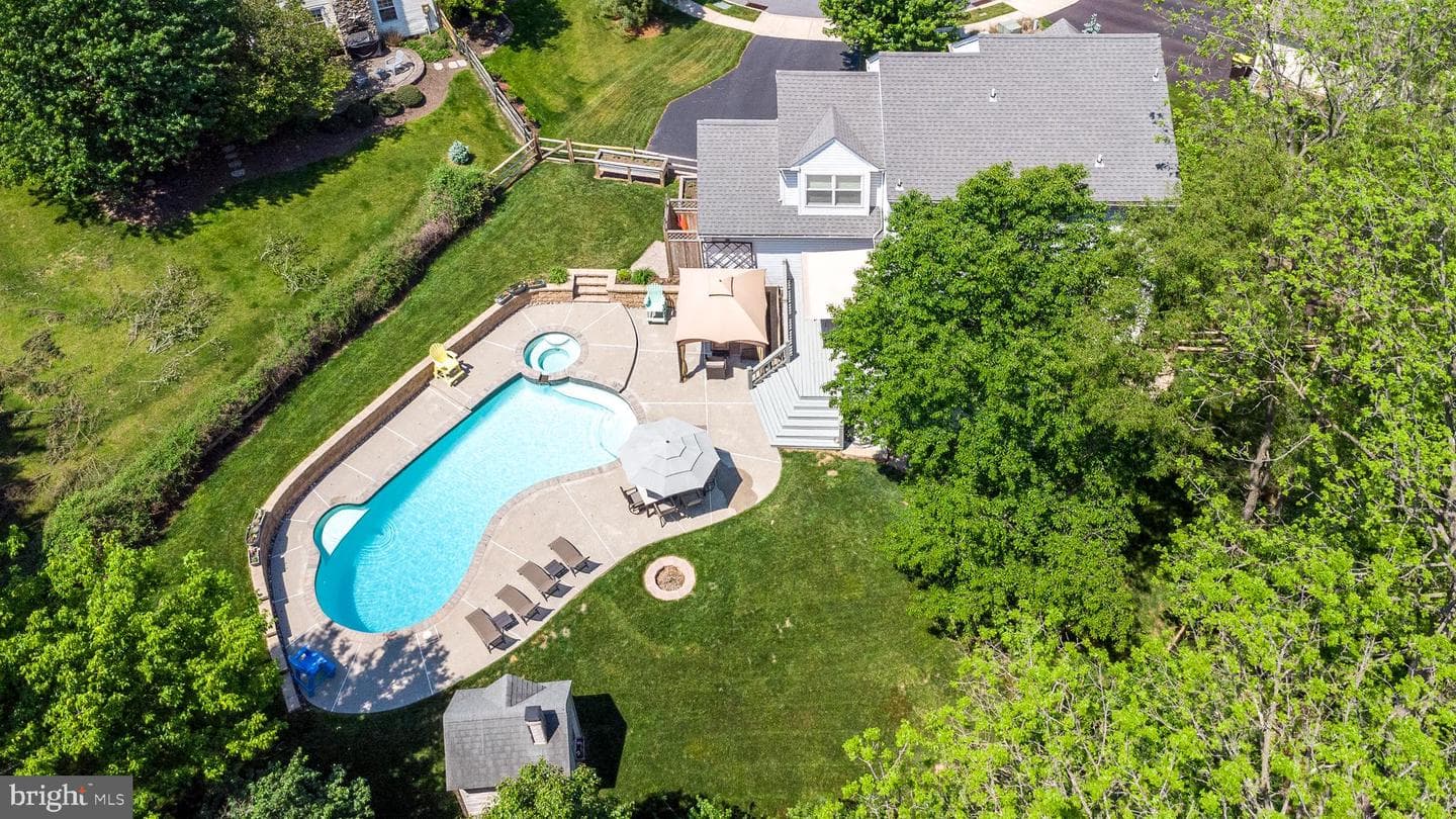 236 Longchamp Drive photo 74