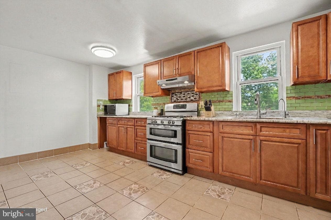 653 Franklin Street photo 13