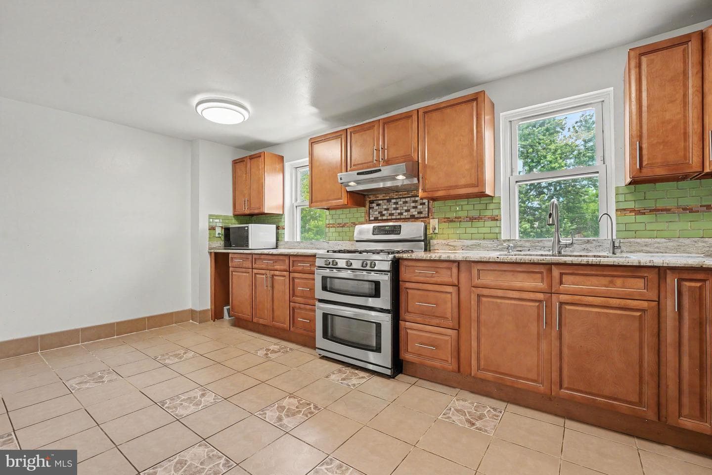 653 Franklin Street photo 14