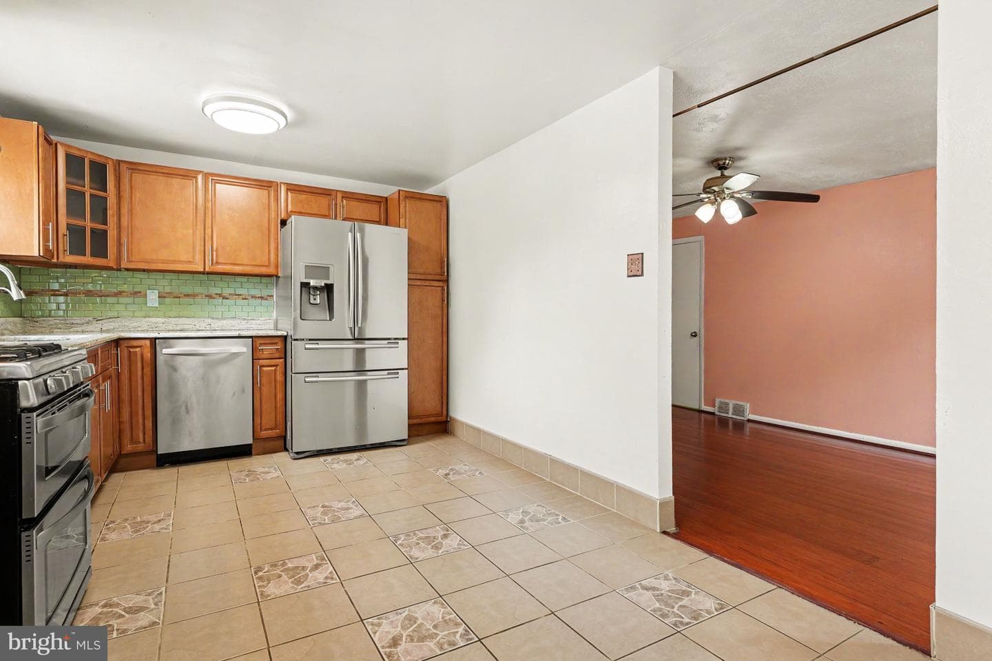 653 Franklin Street photo 15