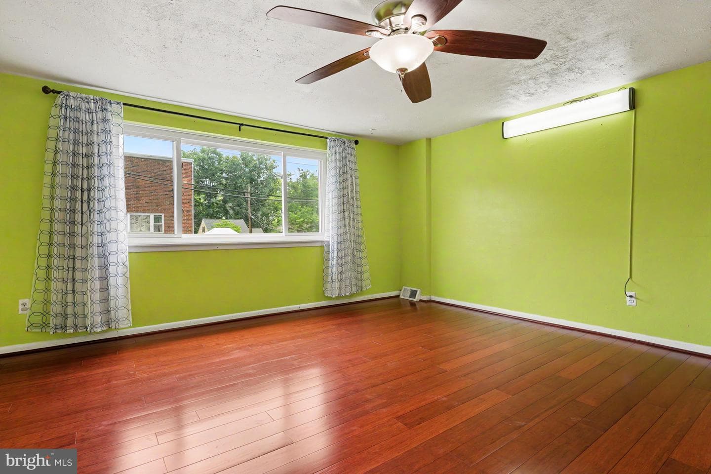 653 Franklin Street photo 5