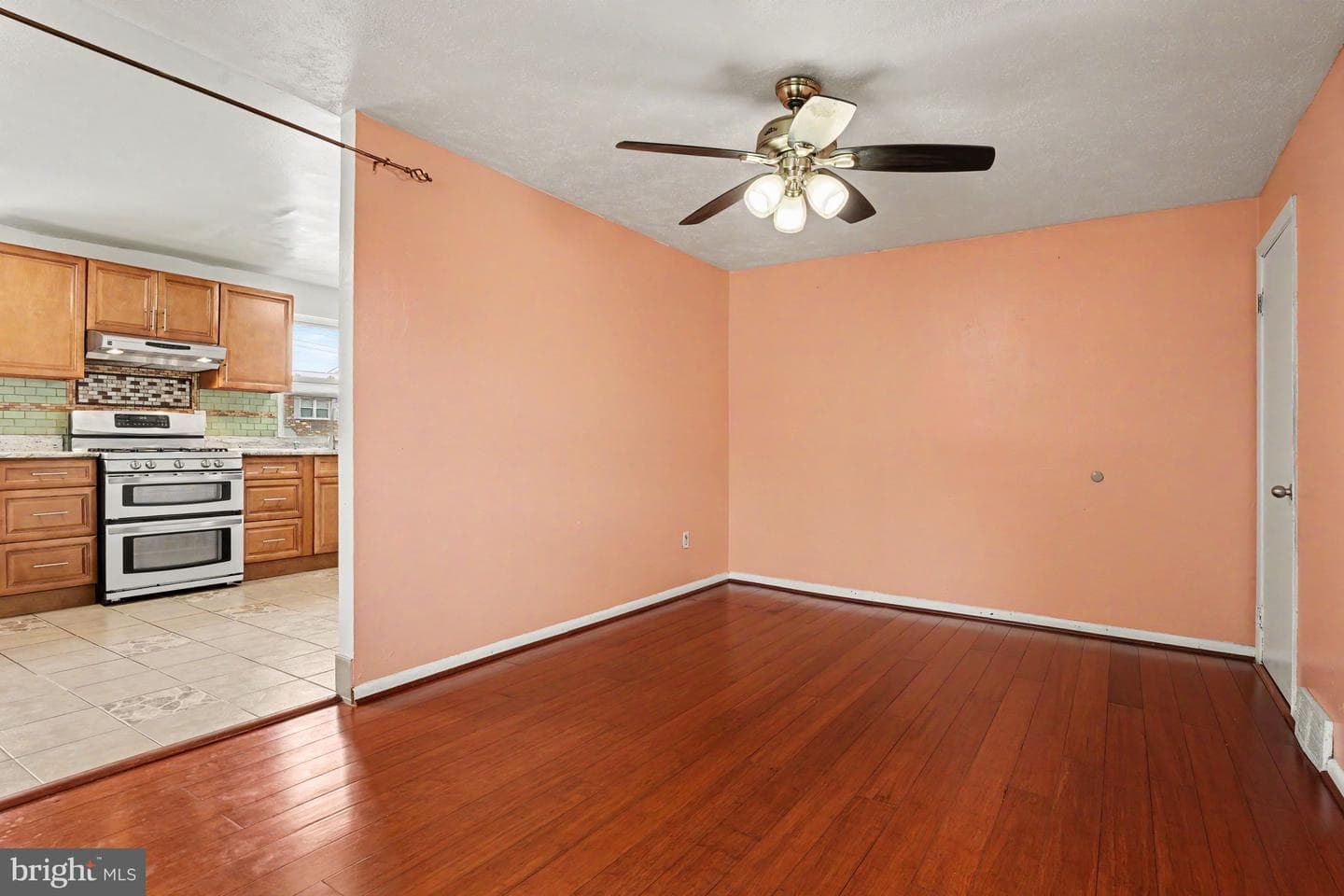 653 Franklin Street photo 8