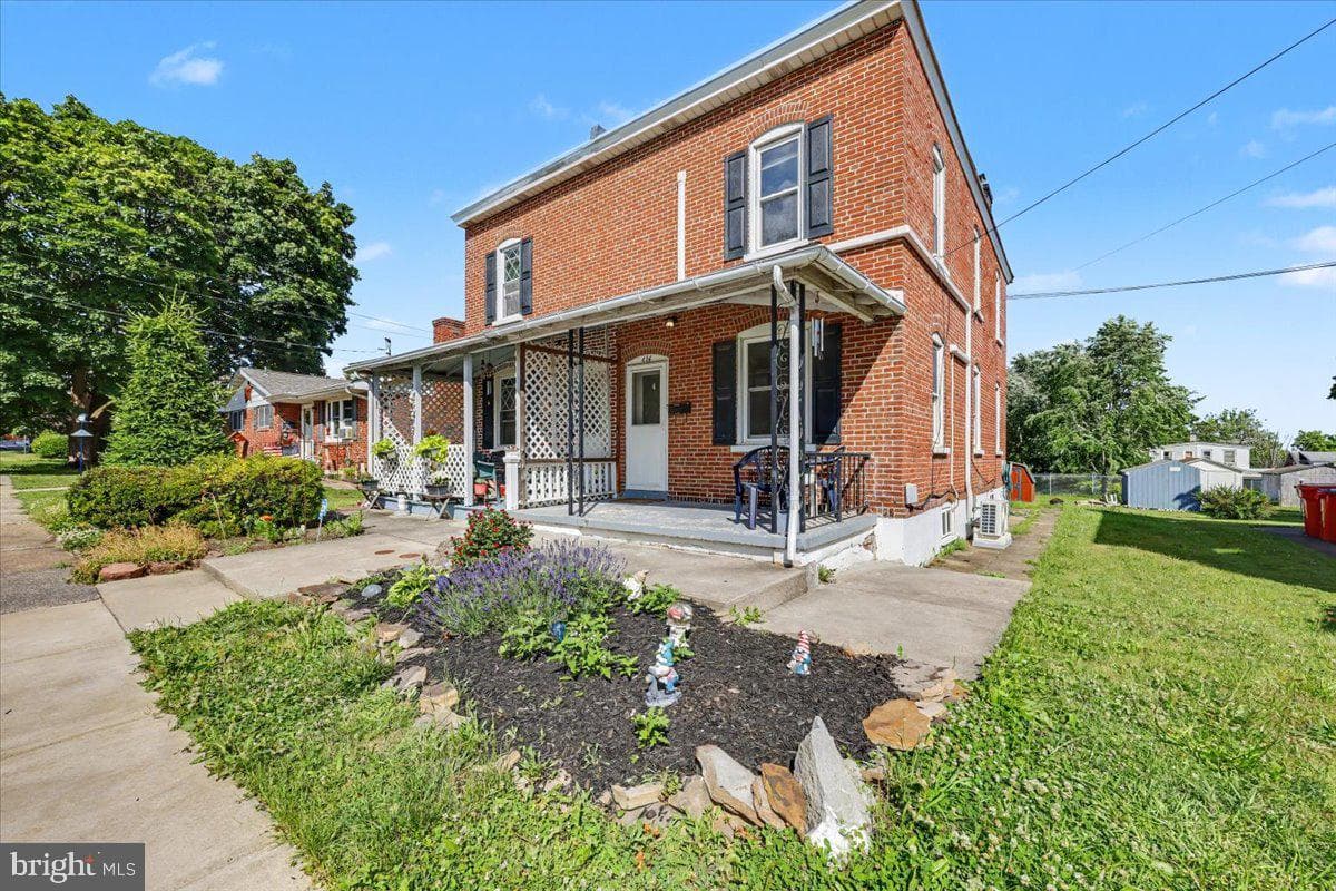 414 Fairview photo 3