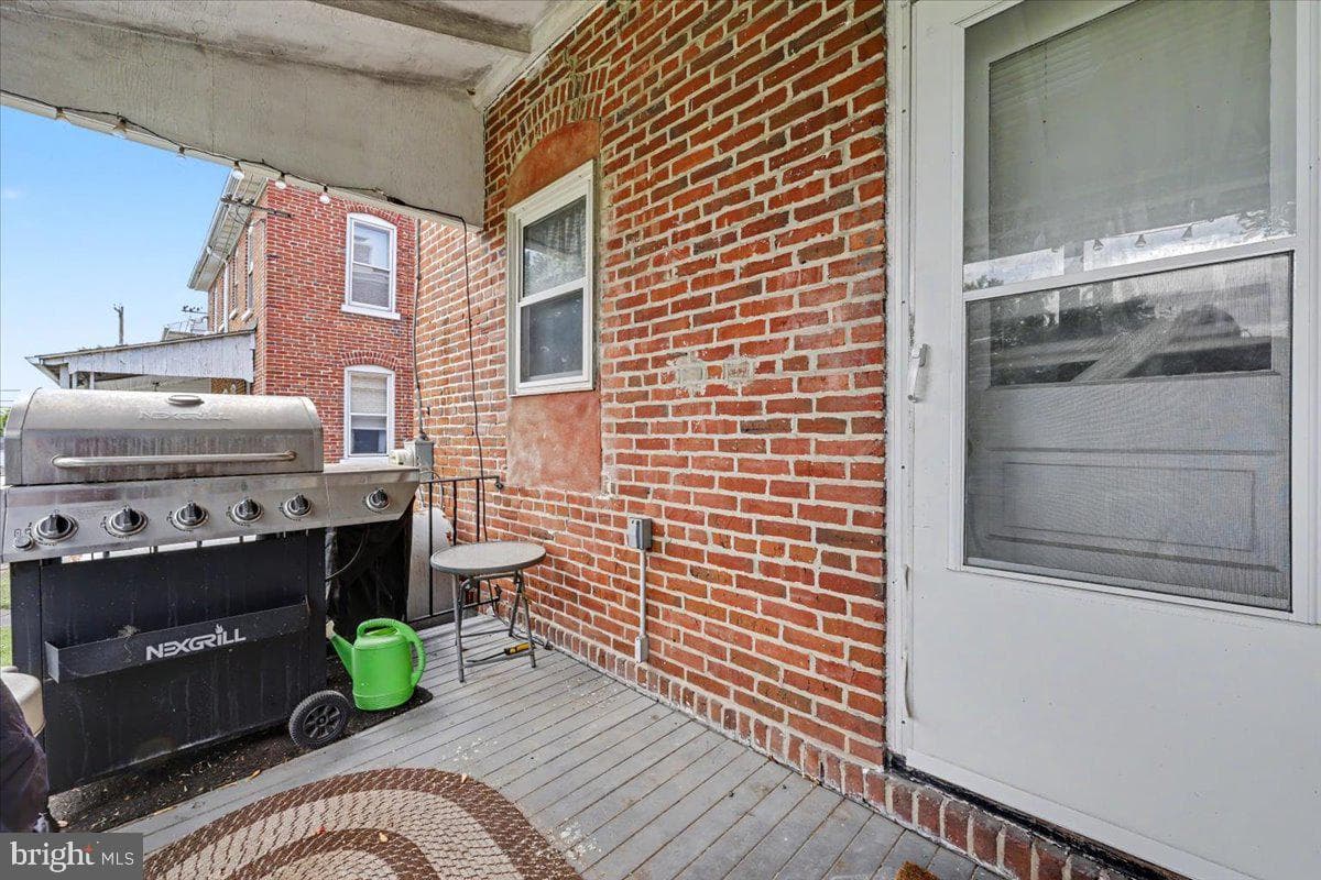 414 Fairview photo 6