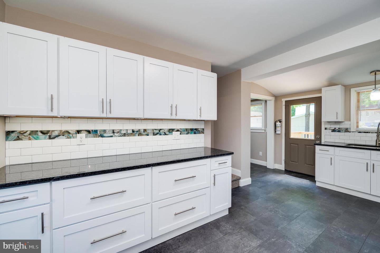 662 Spruce Street photo 17