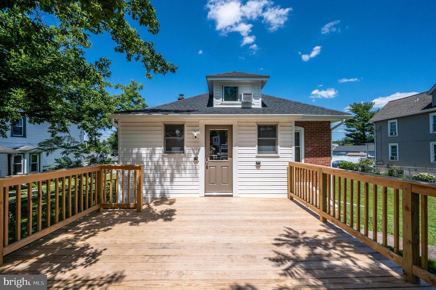 662 Spruce Street photo 4