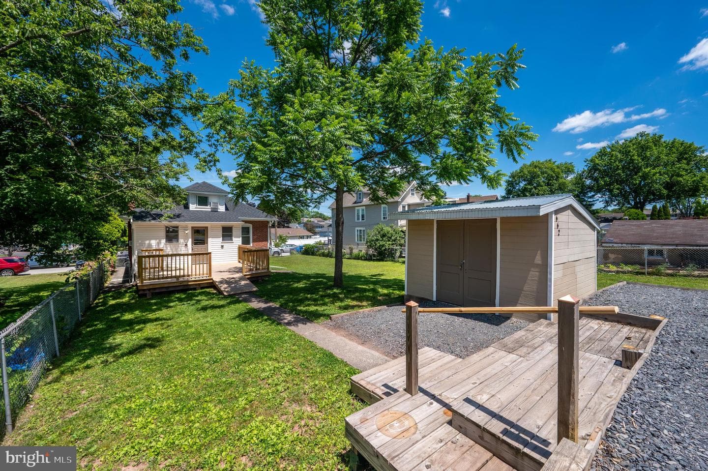 662 Spruce Street photo 9
