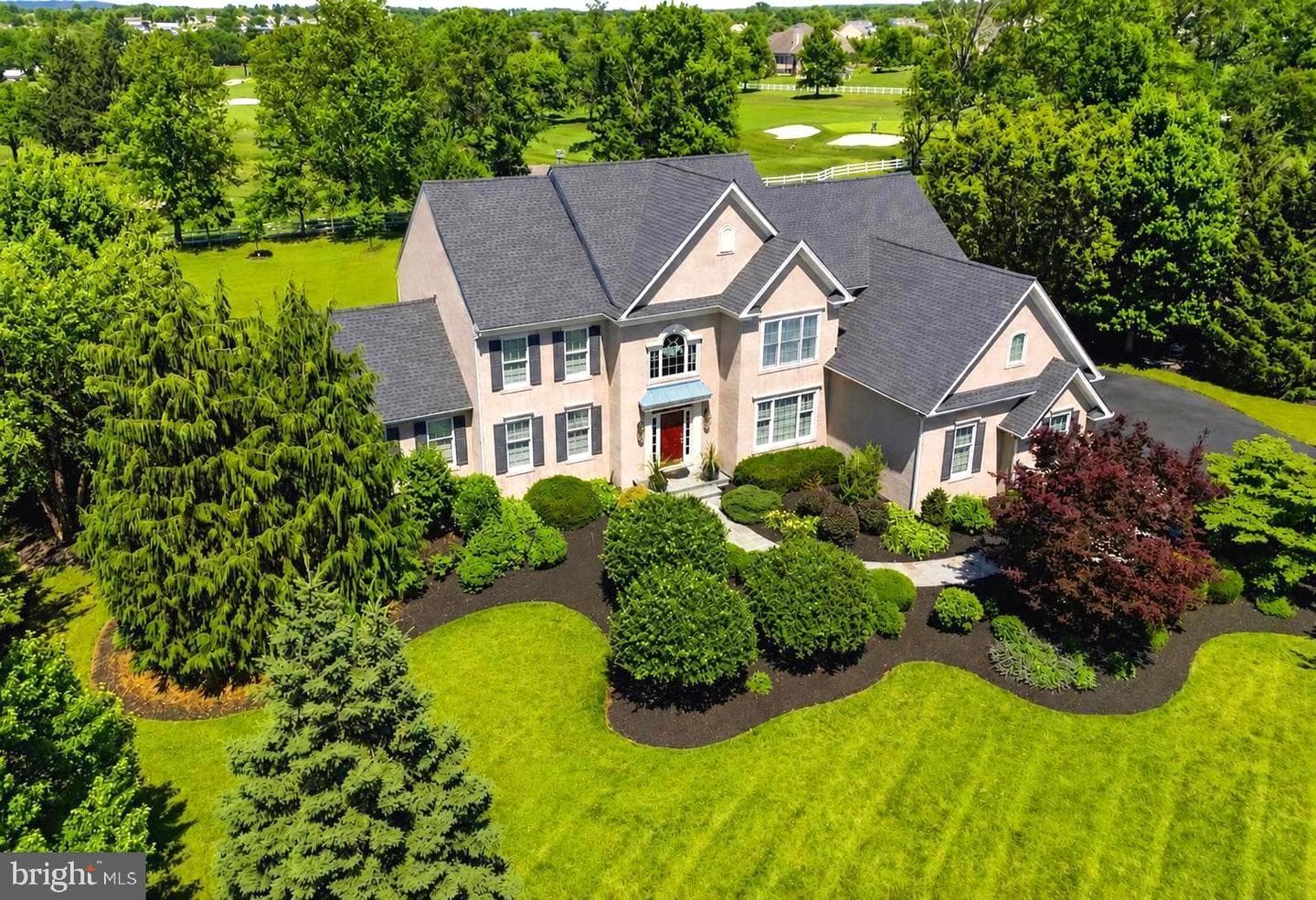 583 Oakmont Dr E, Telford