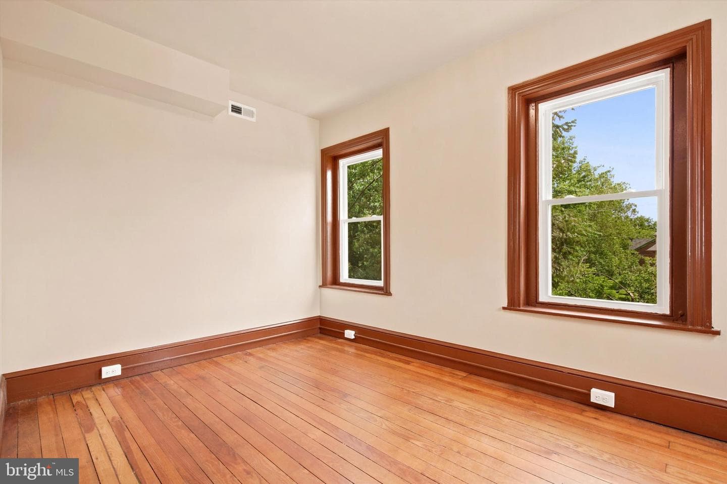 1040 E High Street photo 25
