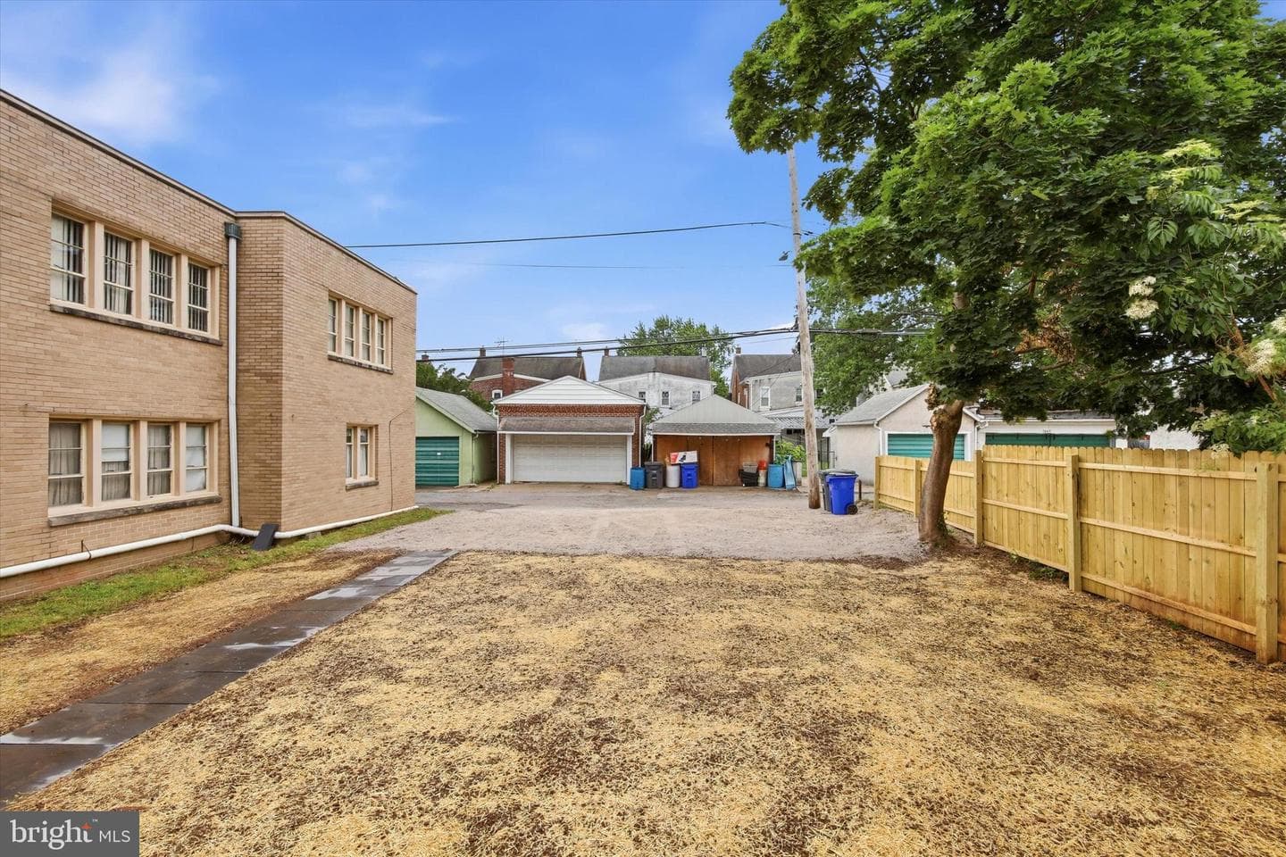 1040 E High Street photo 36