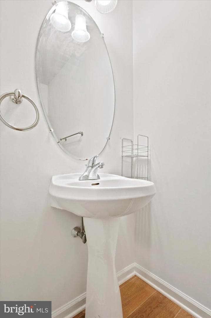 171 Vernon Court photo 11