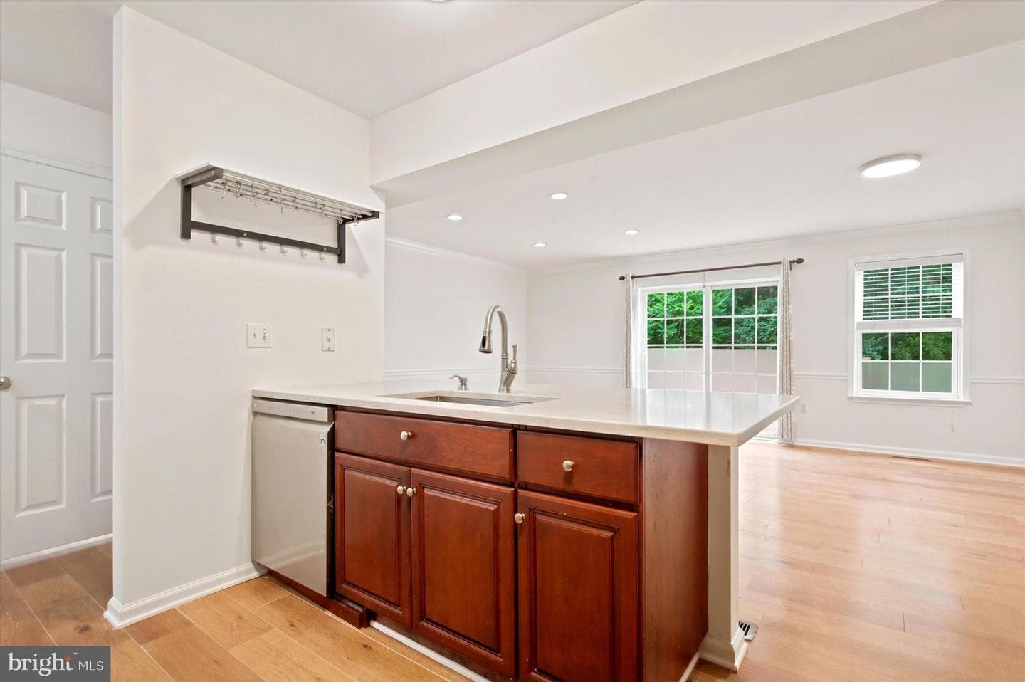 171 Vernon Court photo 4